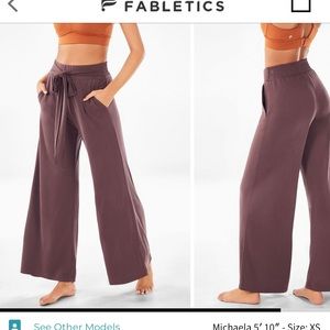 Wide leg yoga pants with tie